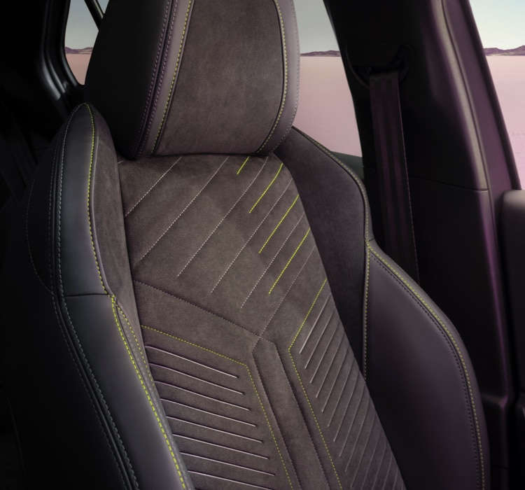 Салон Peugeot 2008, оббивка з алькантари