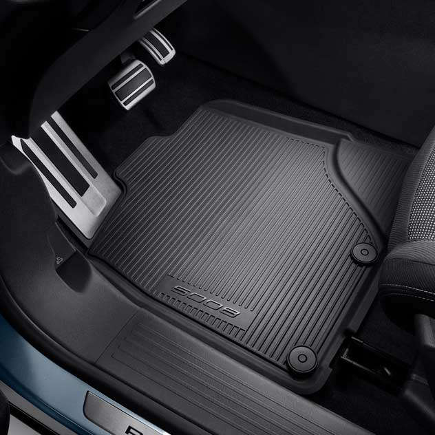 Гумові килимки у салоні Peugeot e-5008