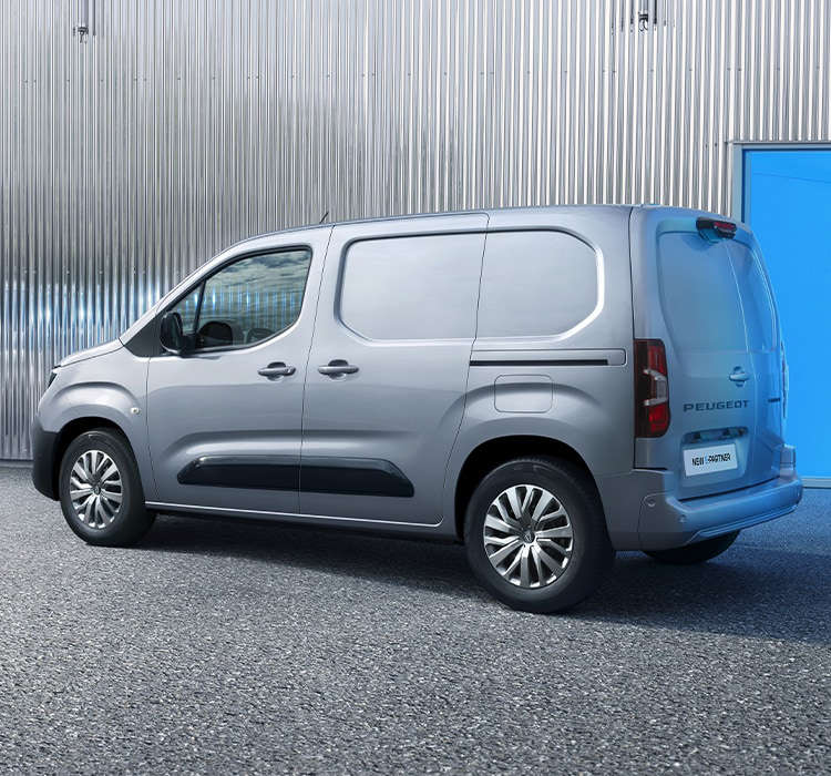 Peugeot e-Partner, вигляд ззаду з лівого боку