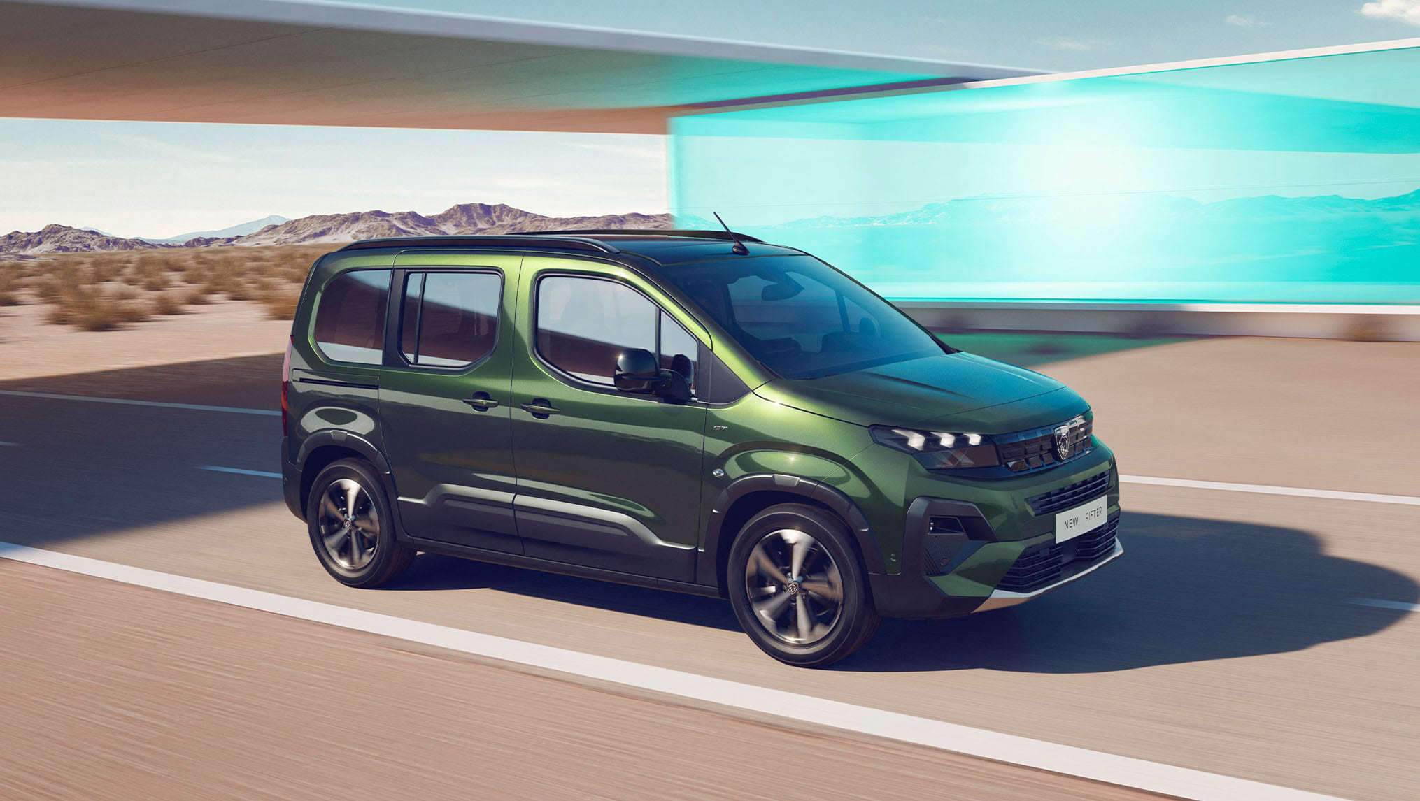 Peugeot Rifter, вигляд ззаду з правого боку