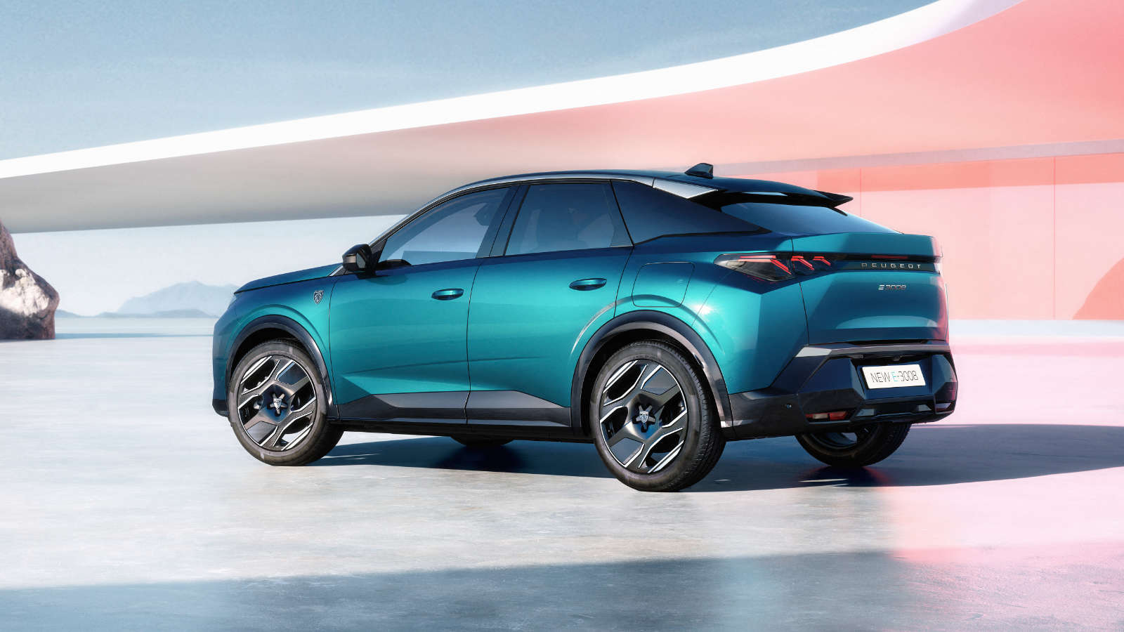 PEUGEOT E-3008, вигляд ззаду з лівого боку